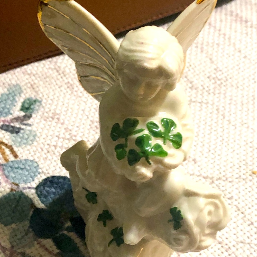Distinctively lefton figurine